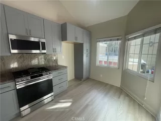 Photo #5: OC23213978 Listing 