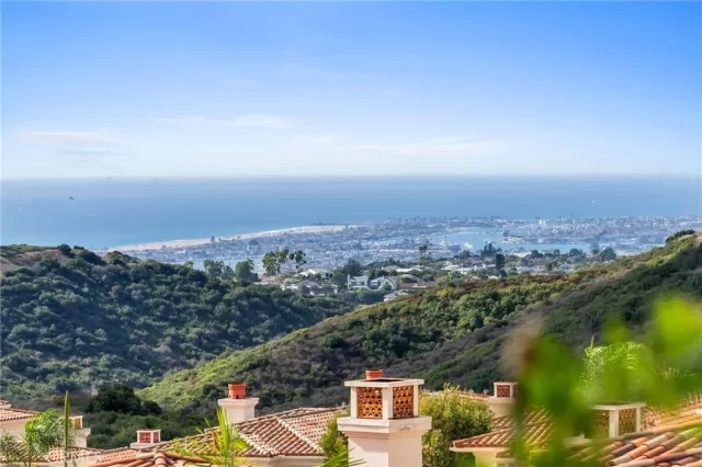 MLS: OC23214227 Condo For Sale