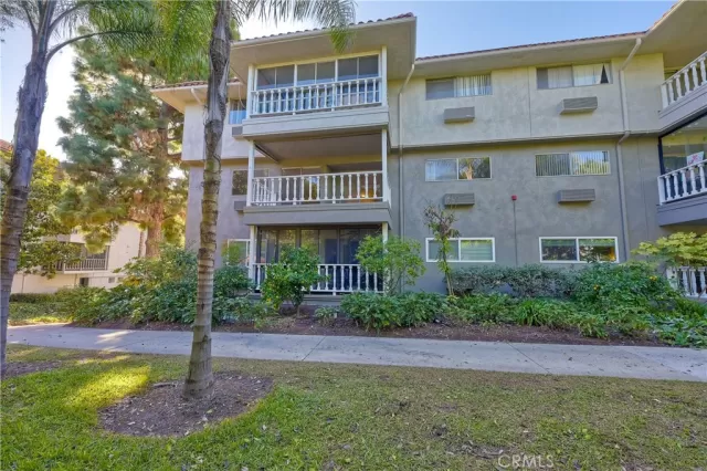 MLS: OC23214691 Condo For Sale