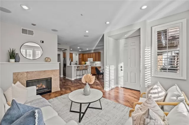 MLS: OC23215151 Condo For Sale