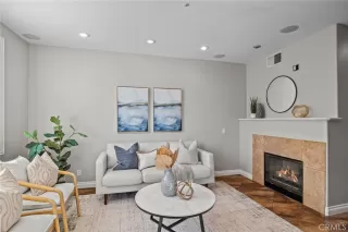 Photo #3: OC23215151 Listing