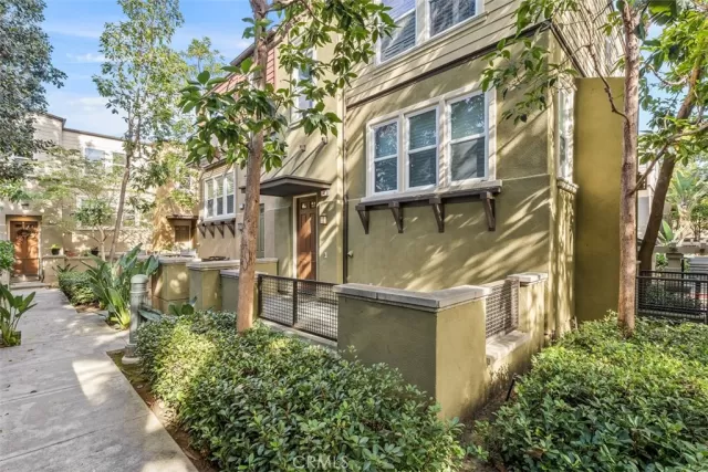 MLS: OC23215312 Condo For Sale