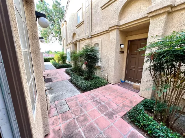 MLS: OC23215394 Condo For Sale