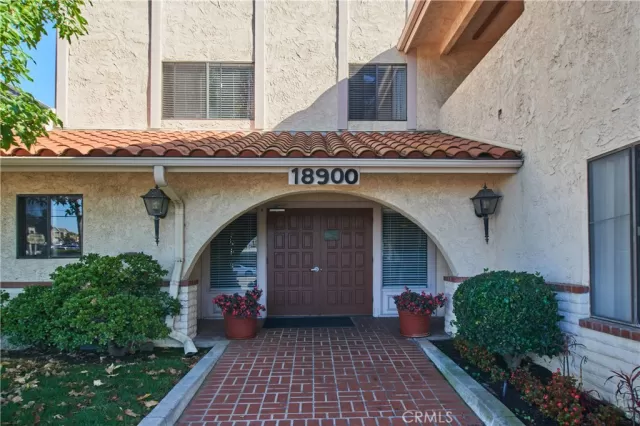 MLS: OC23216018 Condo For Sale