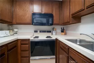 Photo #4: OC23216018 Listing 