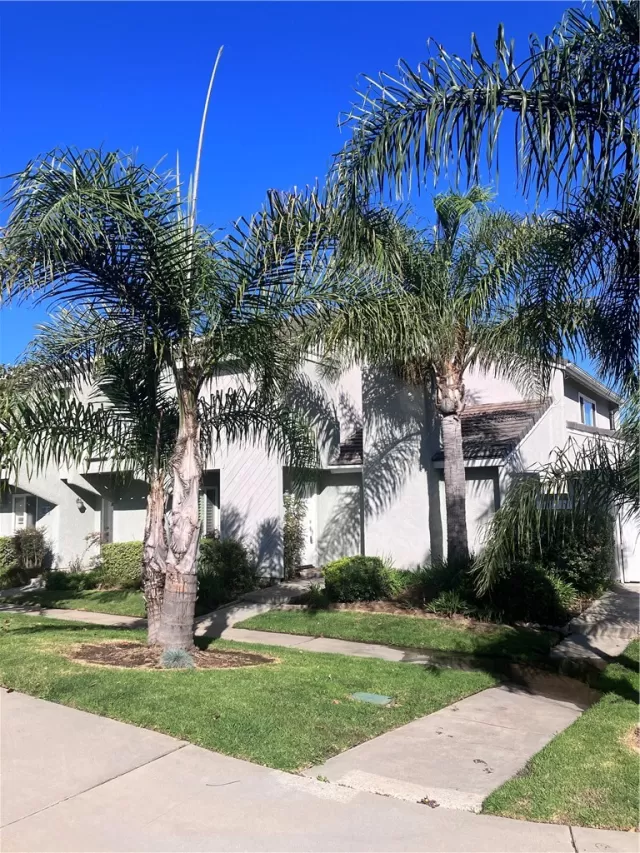 MLS: OC23216046 Condo For Sale