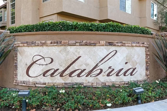 MLS: OC23216173 Condo For Sale