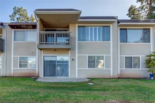 MLS: OC23216253 Condo For Sale