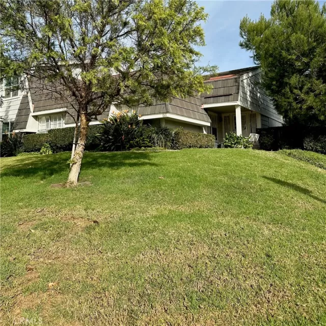 MLS: OC23216589 Condo For Sale