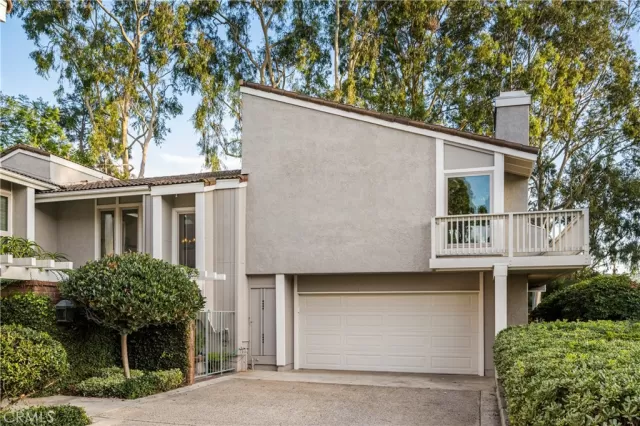 MLS: OC23217101 Condo For Sale