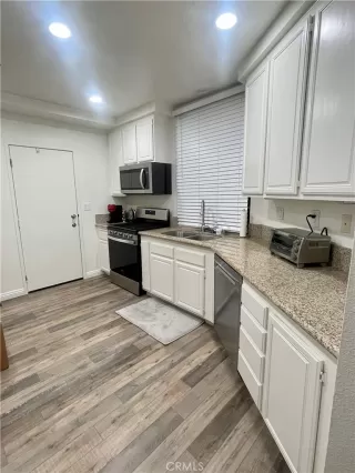 Photo #6: OC23217193 Listing 