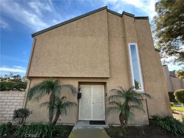 MLS: OC23217311 Condo For Sale