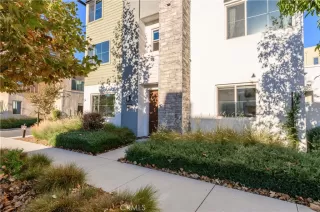 Photo #2: OC23218384 Listing 