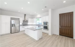 Photo #4: OC23218384 Listing 