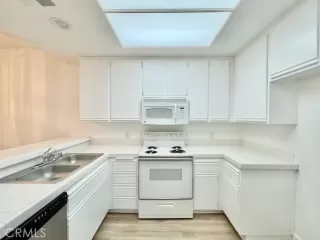 Photo #4: OC23218456 Listing 