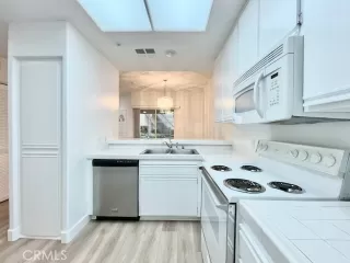 Photo #5: OC23218456 Listing 