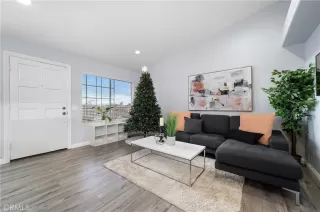 Photo #4: OC23218506 Listing 