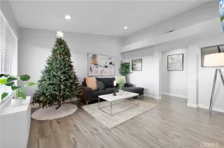 Photo #5: OC23218506 Listing 