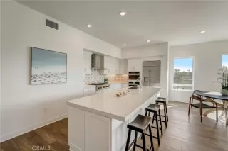 Photo #2: OC23218535 Listing