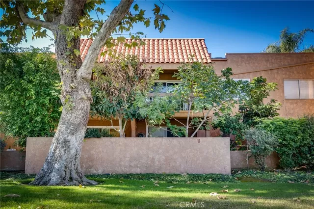 MLS: OC23218606 Condo For Sale