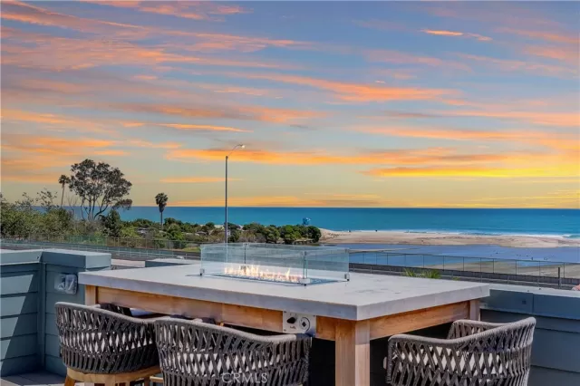 MLS: OC23218944 Condo For Sale