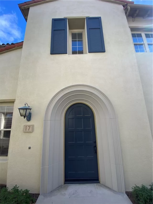 MLS: OC23219367 Condo For Sale