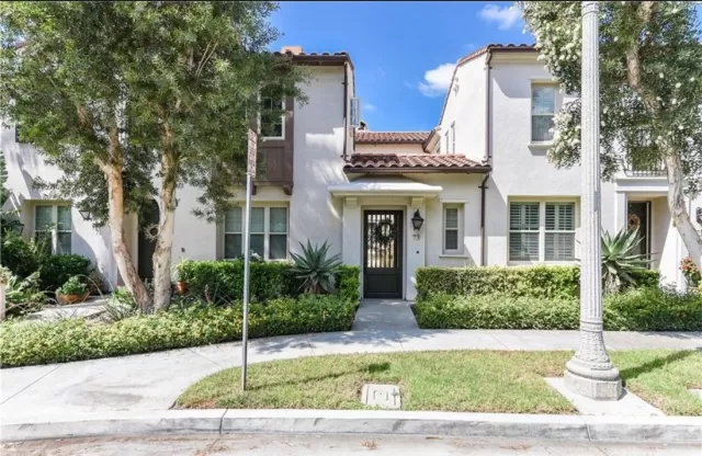 MLS: OC23219414 Condo For Sale