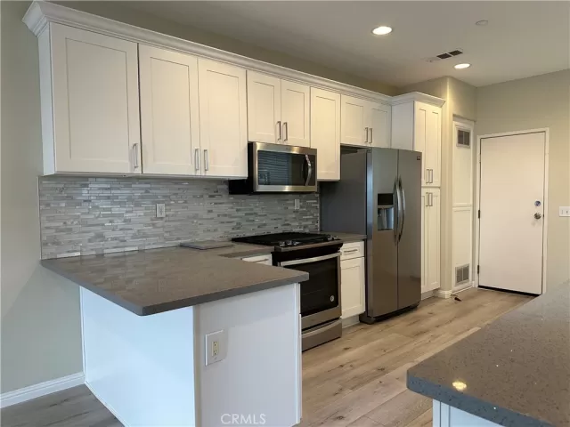 MLS: OC23219594 Condo For Sale