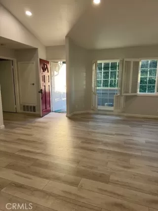 Photo #4: OC23219983 Listing 