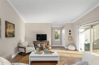 Photo #5: OC23221348 Listing