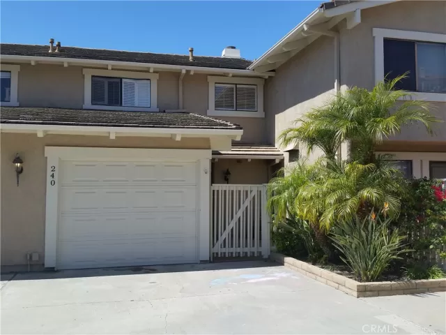 MLS: OC23221782 Condo For Sale