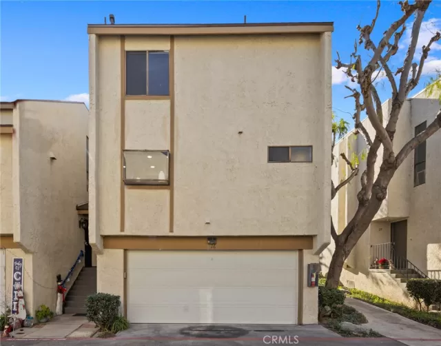 MLS: OC23222065 Condo For Sale