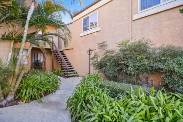 MLS: OC23222434 Condo For Sale