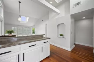 Photo #4: OC23222658 Listing 