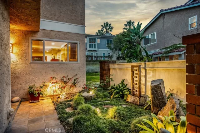 MLS: OC23222916 Condo For Sale