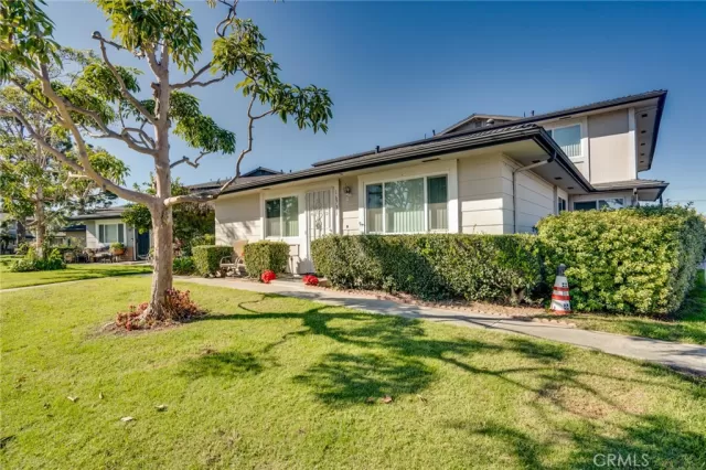 MLS: OC23223113 Condo For Sale