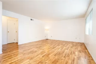 Photo #3: OC23223113 Listing 