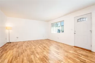 Photo #4: OC23223113 Listing 