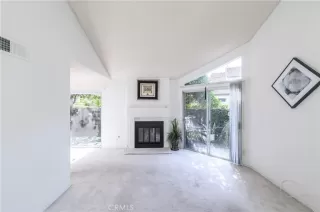 Photo #2: OC23223300 Listing