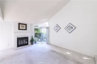 Photo #4: OC23223300 Listing