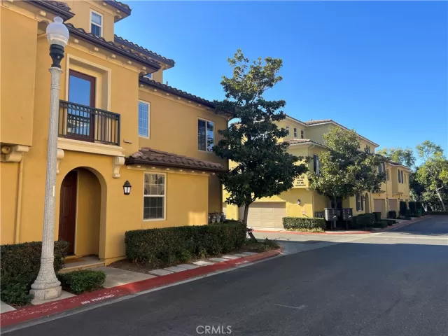 MLS: OC23223324 Condo For Sale