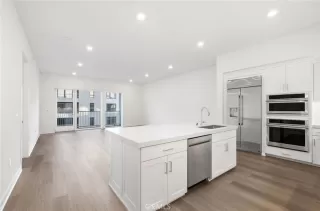 Photo #2: OC23223610 Listing 