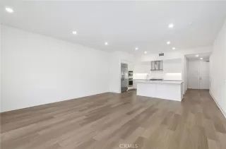 Photo #3: OC23223610 Listing 