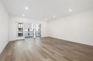 Photo #4: OC23223610 Listing 