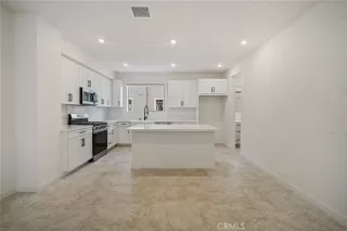 Photo #3: OC23224031 Listing 