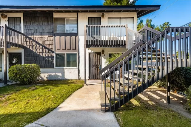 MLS: OC23224589 Condo For Sale