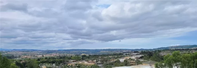 MLS: OC23225153 Condo For Sale