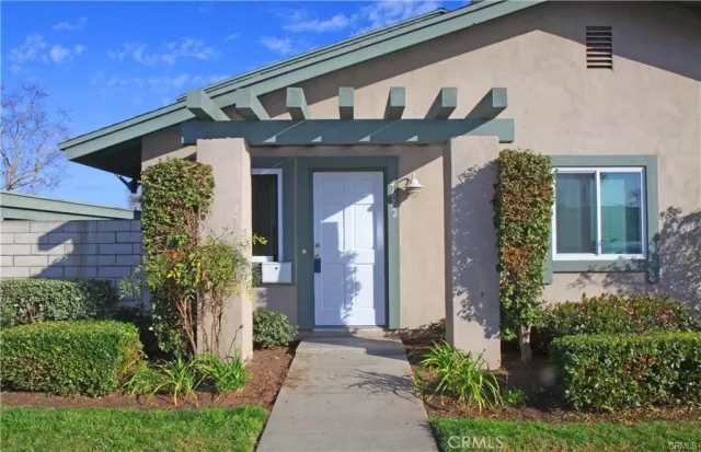 MLS: OC23225212 Condo For Sale