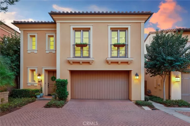 MLS: OC23225291 Condo For Sale