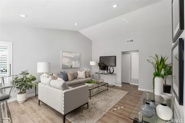 MLS: OC23226073 Condo For Sale